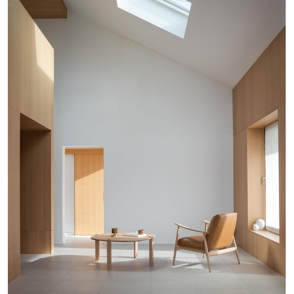 Tavolino da salotto rotondo di colore naturale in rovere massiccio ø 100 cm Kulin – Gazzda-image-3