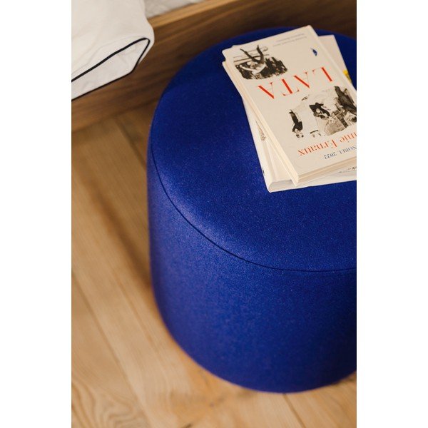 Poggiapiedi blu con rivestimento in lana Folk – noo.ma-image-2
