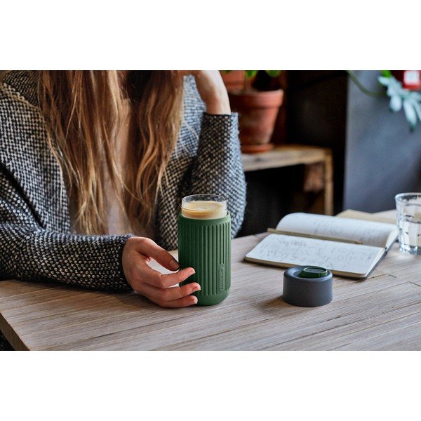 Tazza da viaggio verde in vetro 340 ml – Black + Blum-image-4