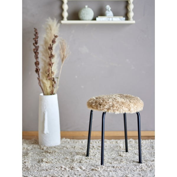 Sgabello beige in metallo impilabile Linard – Bloomingville-image-1