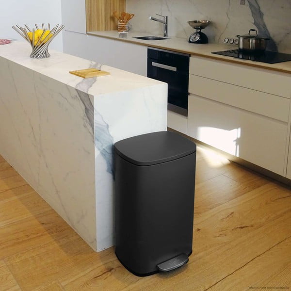 Cestino per la spazzatura nero opaco in acciaio con pedale 50 l   Akira – Spirella-image-1