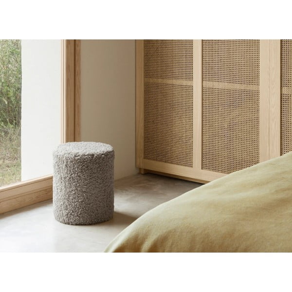 Poggiapiedi grigio con rivestimento in bouclé Teddy – Blomus-image-1