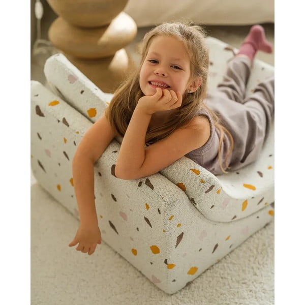 Poltrona per bambini bianca con rivestimento in bouclé e ciniglia Terrazzo Moon – Wigiwama-image-3