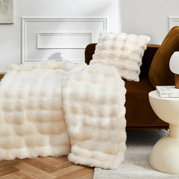 Coperta color crema in micropile 220x240 cm Mounty – douceur d'intérieur-image-1