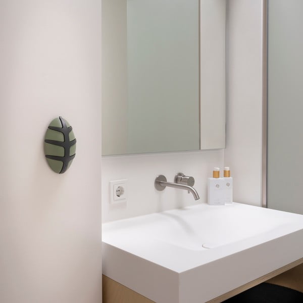 Gancio da parete verde scuro Bug - Spinder Design-image-3