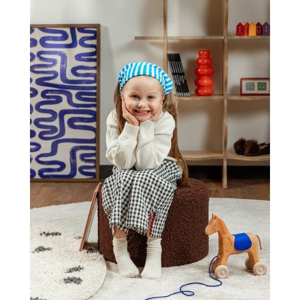Pouf per bambini marrone scuro con rivestimento in bouclé Warm Hazel – Wigiwama-image-1