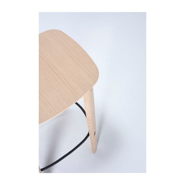 Sedia da bar di colore naturale in rovere massiccio (altezza della seduta 65 cm) Nora – Gazzda-image-4