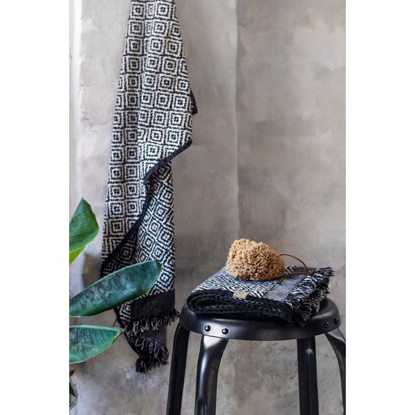 Asciugamano bianco e nero in cotone 50x95 cm Morocco – Mette Ditmer Denmark-image-1