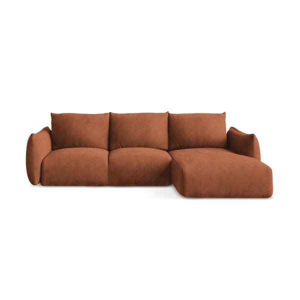 Divano angolare color terracotta allungabile (con penisola a destra/con chaise lounge) con rivestimento in ciniglia Leila – Makamii