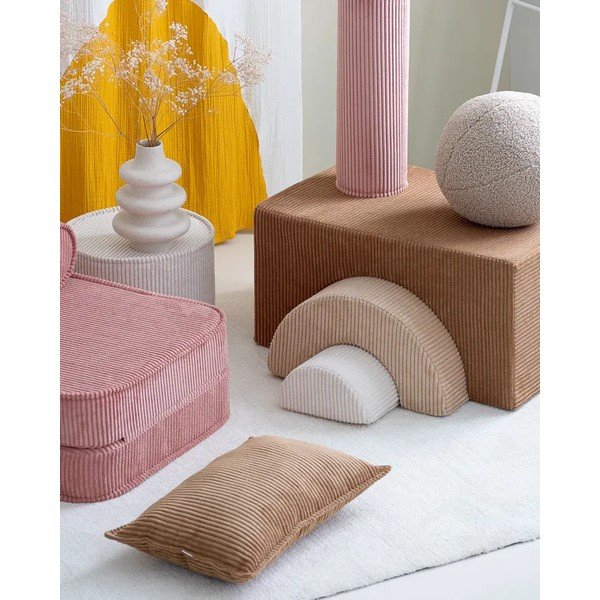 Cuscino per divano da bambini marrone con rivestimento in velluto a coste Bolster – Wigiwama-image-2