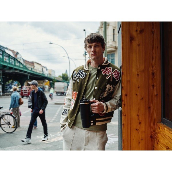 Borraccia termica nera in acciaio inox 890 ml Quencher H2.O FlowState™ Tumbler Black 2.0 – Stanley-image-1