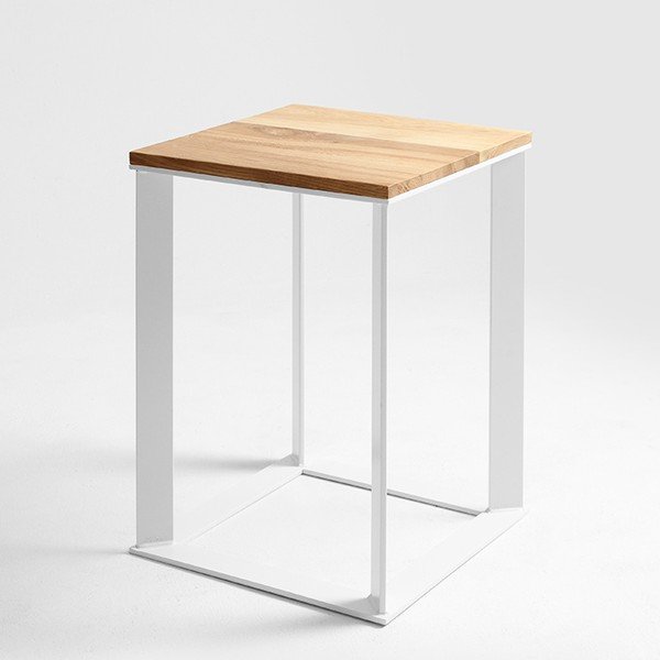 Odkládací stolek s bílým podnožím a dubovou deskou Custom Form Skaden, 50 x 50 cm
