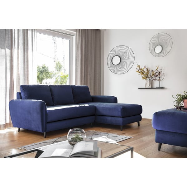 Divano angolare in velluto blu navy con poggiapiedi, angolo destro Cosy Claire - Miuform-image-1