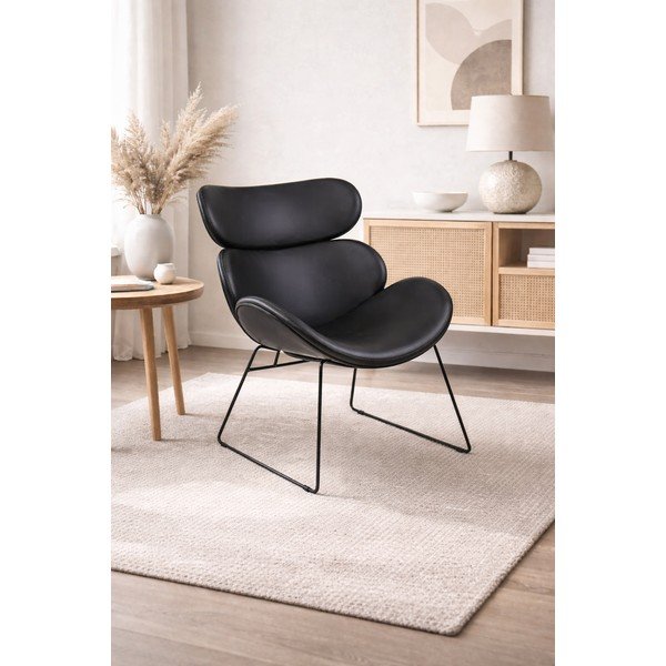 Poltrona in similpelle nera con gambe nere Cazar - Actona-image-1