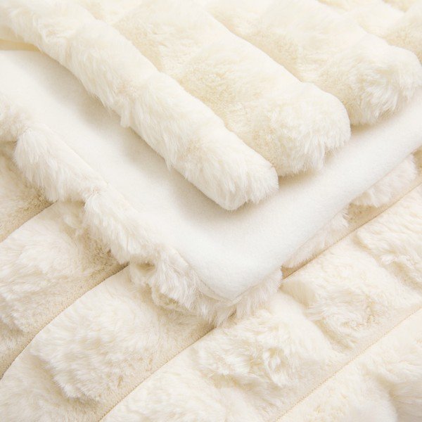 Coperta color crema in micropile/in pelliccia finta 180x220 cm Igloo – douceur d'intérieur-image-3