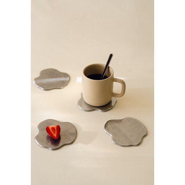 Set di sottobicchieri argentati in metallo 4 pz Plama – noo.ma-image-2