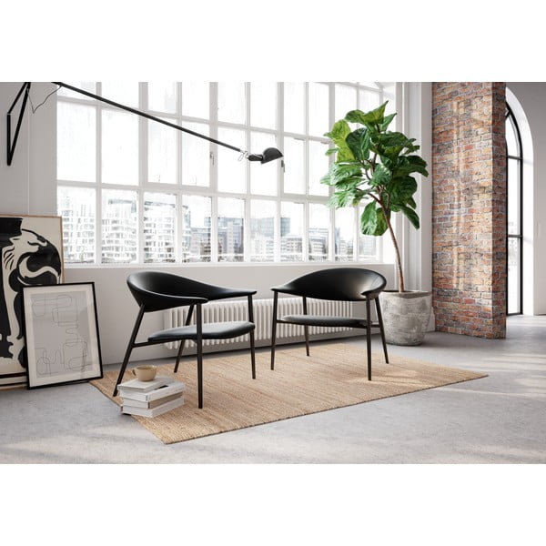 Poltrona in similpelle nera Rover - DAN-FORM Denmark-image-1