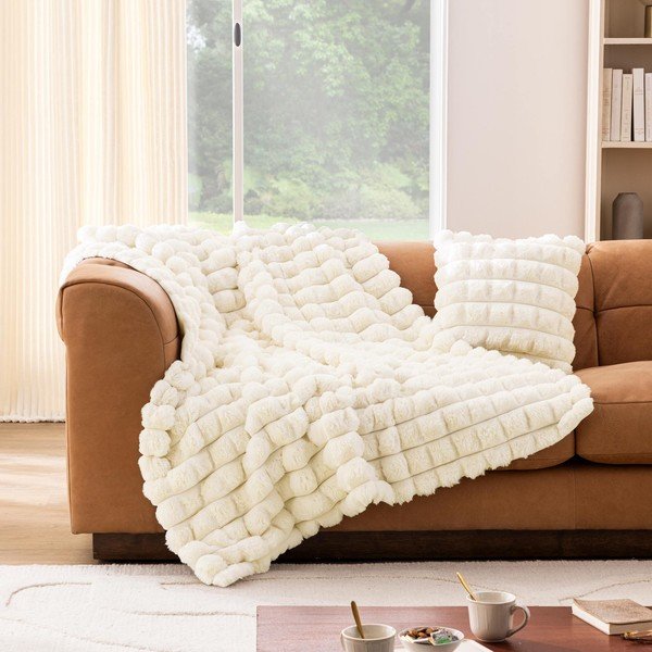 Coperta color crema in micropile/in pelliccia finta 180x220 cm Igloo – douceur d'intérieur-image-1