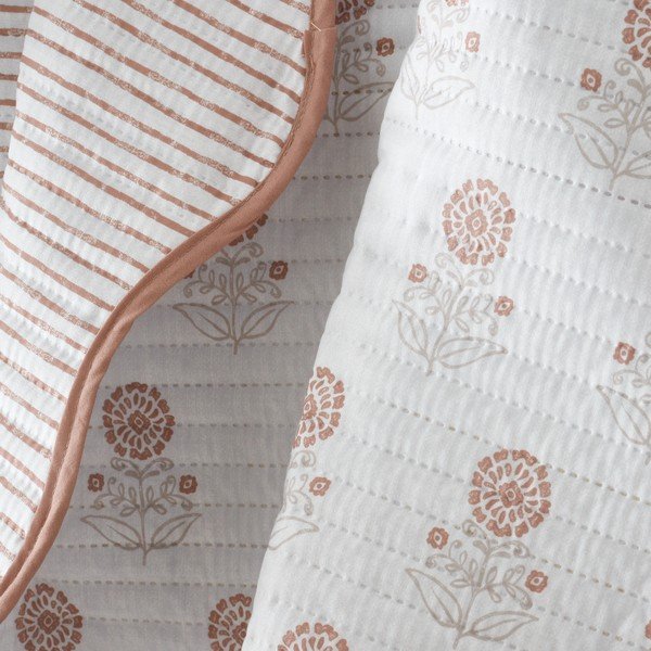 Copriletto bianco con rivestimento trapuntato 220x230 cm Woodblock Floral – Pineapple Elephant-image-2