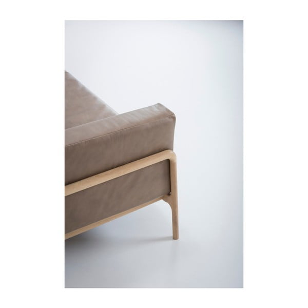 Divano in pelle di bufalo marrone chiaro con struttura in rovere massiccio , 240 cm Fawn - Gazzda-image-3