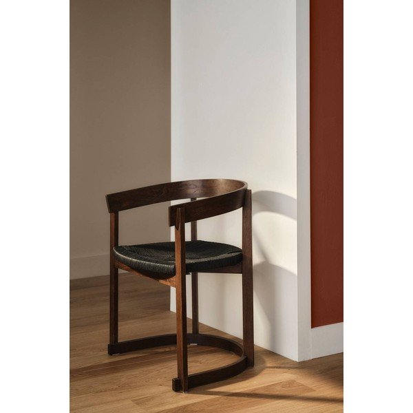 Sedia da pranzo colore naturale scuro in rovere massiccio con braccioli Kungsholmen – Jotex-image-1