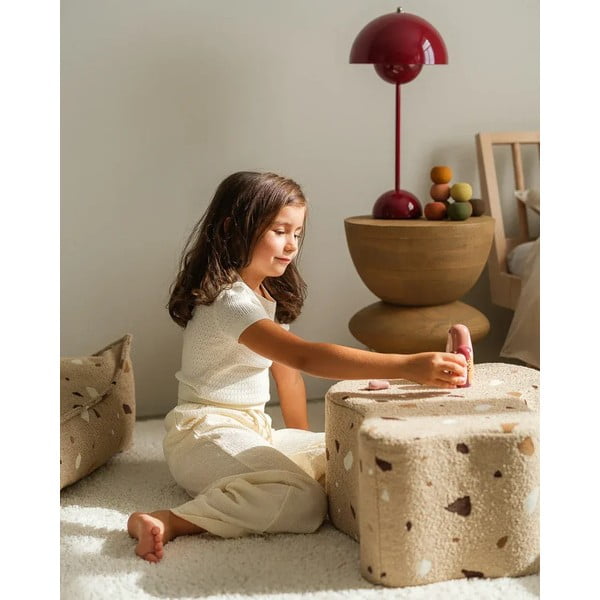 Pouf per bambini marrone chiaro con rivestimento in bouclé e ciniglia Terrazzo Cloud – Wigiwama-image-3