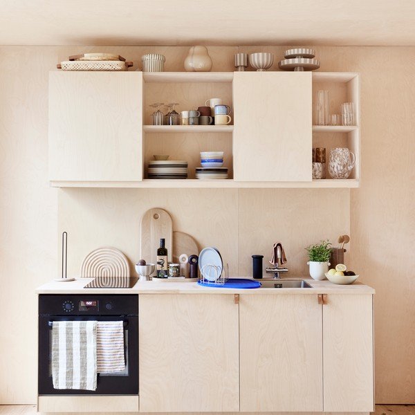 Portarotolo da cucina verticale beige in marmo ø 14 cm Savi – OYOY Living Design-image-1
