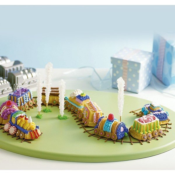 Stampo per 9 mini panini a forma di treno in argento , 1,2 l Train - Nordic Ware-image-1