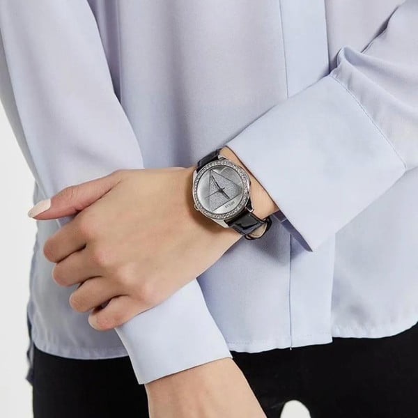 Orologio da donna con cinturino in pelle nera W0884L3 - Guess-image-1