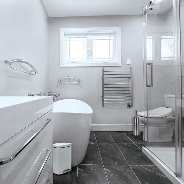 Cestino per la spazzatura bianco opaco in acciaio con pedale 5 l   Akira – Spirella-image-3