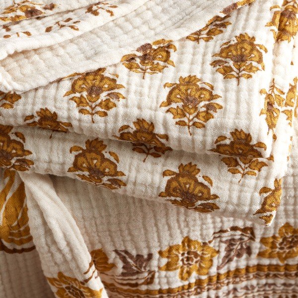 Copriletto singolo in cotone giallo ocra e bianco 130x170 cm Ines Floral Matelassé - Pineapple Elephant-image-3