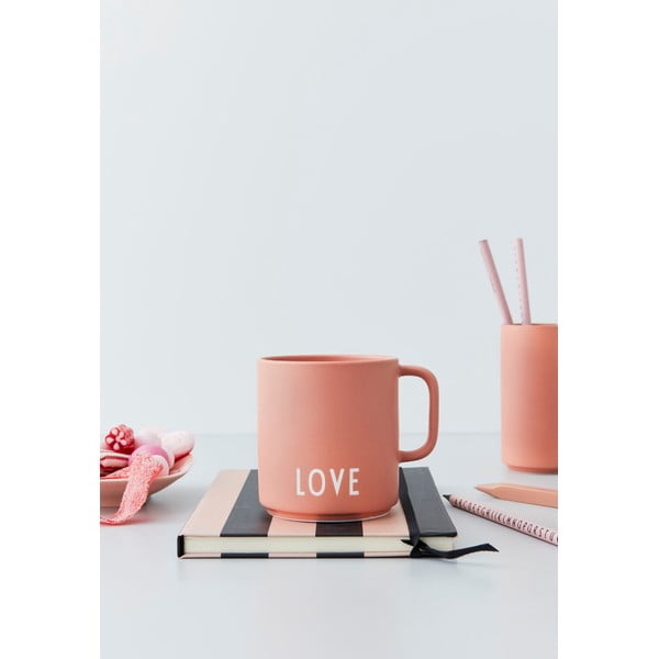 Tazza in porcellana rosa Love - Design Letters-image-1
