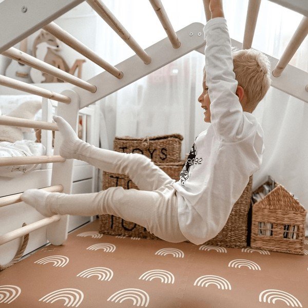 Pikler triangolo montessori grigio in pino massiccio 61x112x94 cm Montessori – Meowbaby-image-4