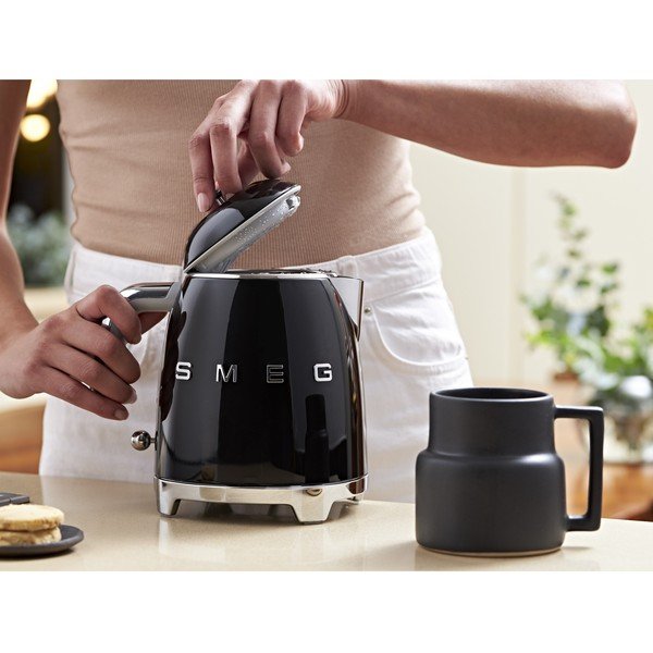 Bollitore nero in acciaio inox 800 ml Retro Style - SMEG-image-1