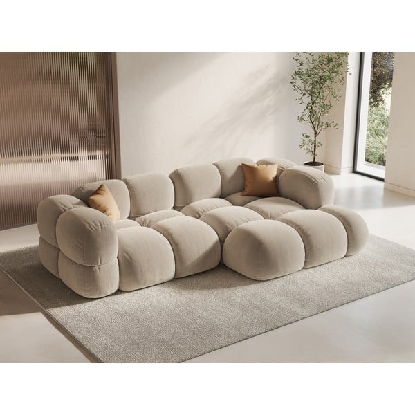 Divano angolare beige (con penisola a destra/con chaise lounge) con rivestimento in velluto Loretto – Cosmopolitan Design-image-1