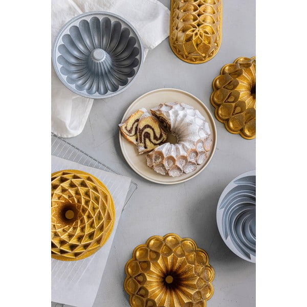 Stampo da forno in alluminio fuso di colore dorato Majestice - Bonami Selection-image-1