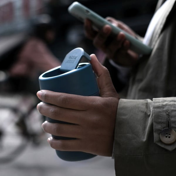 Tazza da viaggio blu scuro 340 ml Sipp - Joseph Joseph-image-1