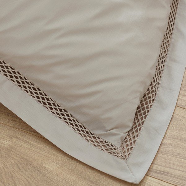 Set copripiumino e federa marrone chiaro per letto matrimoniale e per letto esteso 230x220 cm Classic Lattice Lace – Catherine Lansfield-image-3
