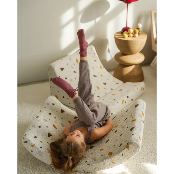 Poltrona per bambini bianca con rivestimento in bouclé e ciniglia Terrazzo Moon – Wigiwama-image-1