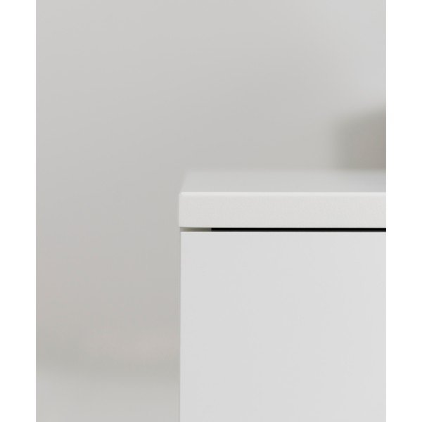 Cassettiera bianca con gambe in rovere , 176,5 x 78 cm Birka - Tenzo-image-1