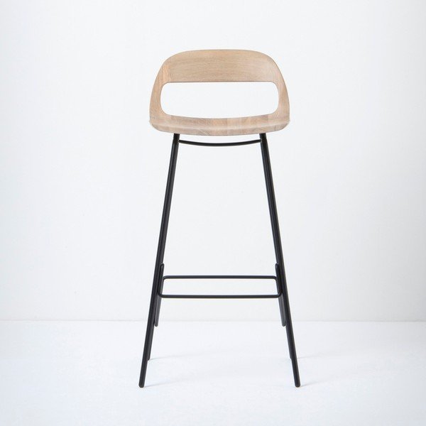 Sgabello da bar con seduta in rovere massiccio e gambe nere , altezza 93 cm Leina - Gazzda-image-2