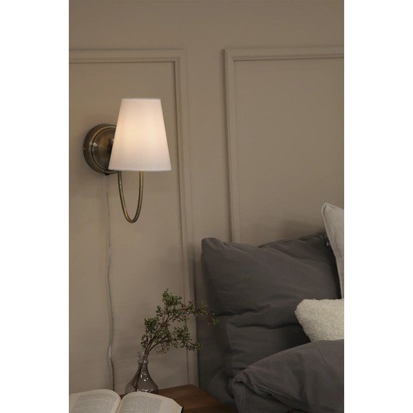 Lampada da parete bianca/color ottone con alimentazione a corrente Amar – Markslöjd-image-1