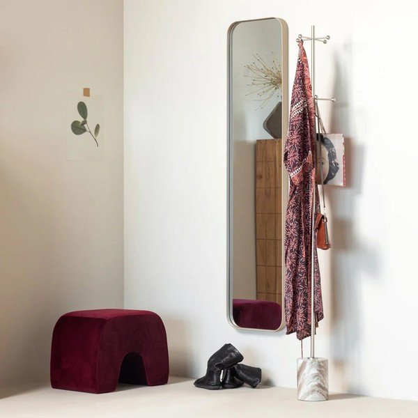 Poggiapiedi burgundy con rivestimento in velluto Lucen – WOOOD-image-2