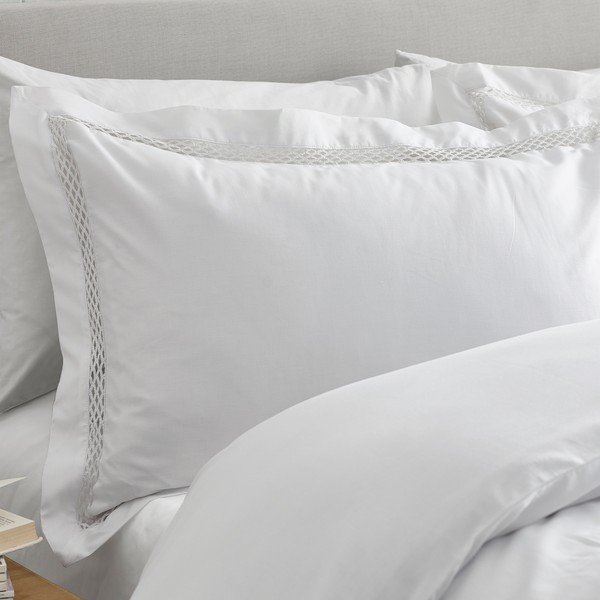 Set copripiumino e federa bianco per letto matrimoniale e per letto esteso 230x220 cm Classic Lattice Lace – Catherine Lansfield-image-2