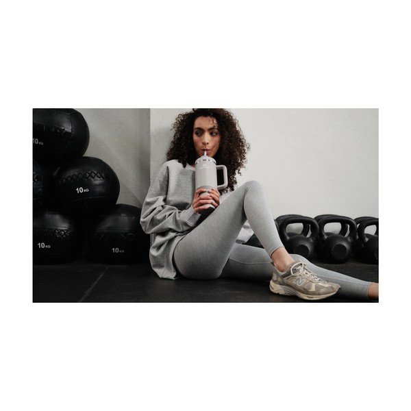 Borraccia termica grigio chiaro in acciaio inox 1,18 l Quencher H2.0 FlowState Tumbler Ash – Stanley-image-4