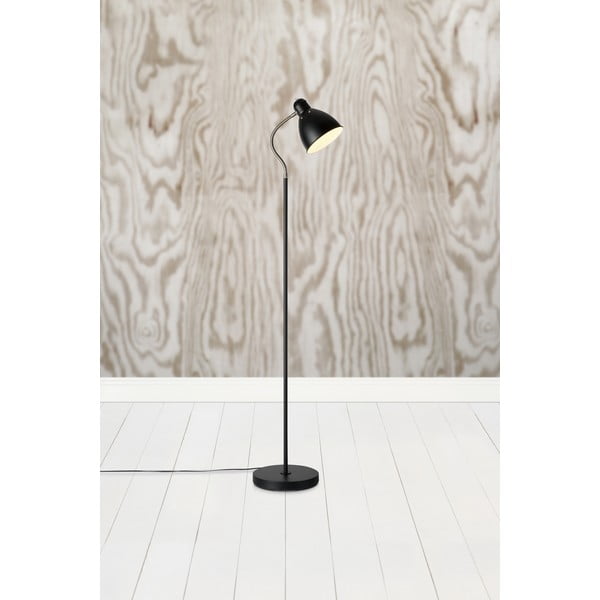 Lampada da terra nera con paralume in metallo (altezza totale 145 cm) Nitta – Markslöjd-image-1