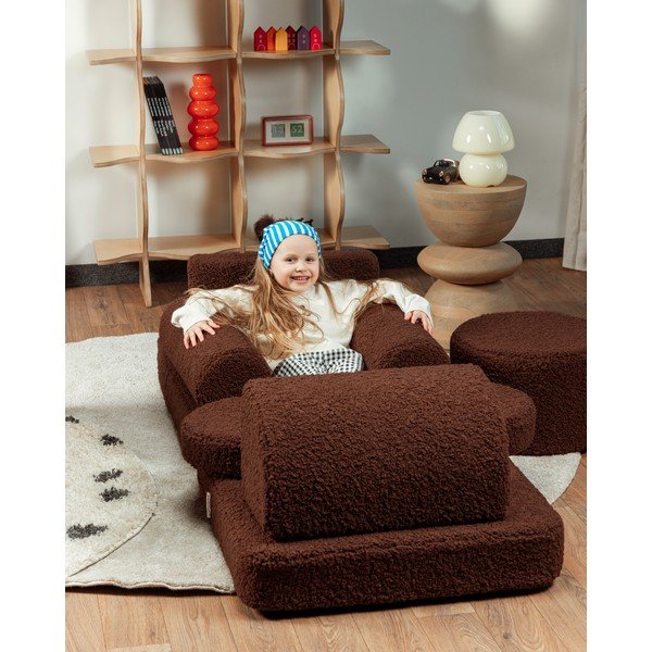 Cuscino per divano da bambini marrone scuro con rivestimento in bouclé Warm Hazel – Wigiwama-image-3