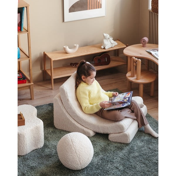 Poltrona per bambini color crema con rivestimento in bouclé Moon – Wigiwama-image-1