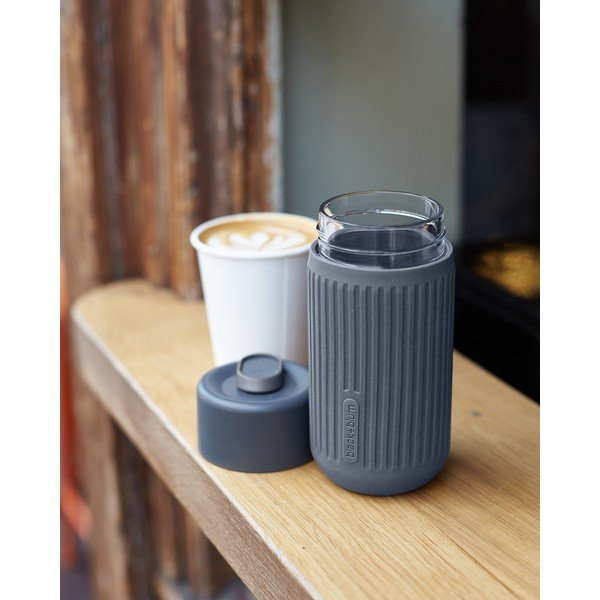 Tazza da viaggio grigio scuro in vetro 340 ml – Black + Blum-image-1