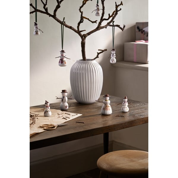 Statuetta natalizia in porcellana (altezza totale 9 cm) Hammershøi Snowwife – Kähler Design-image-2